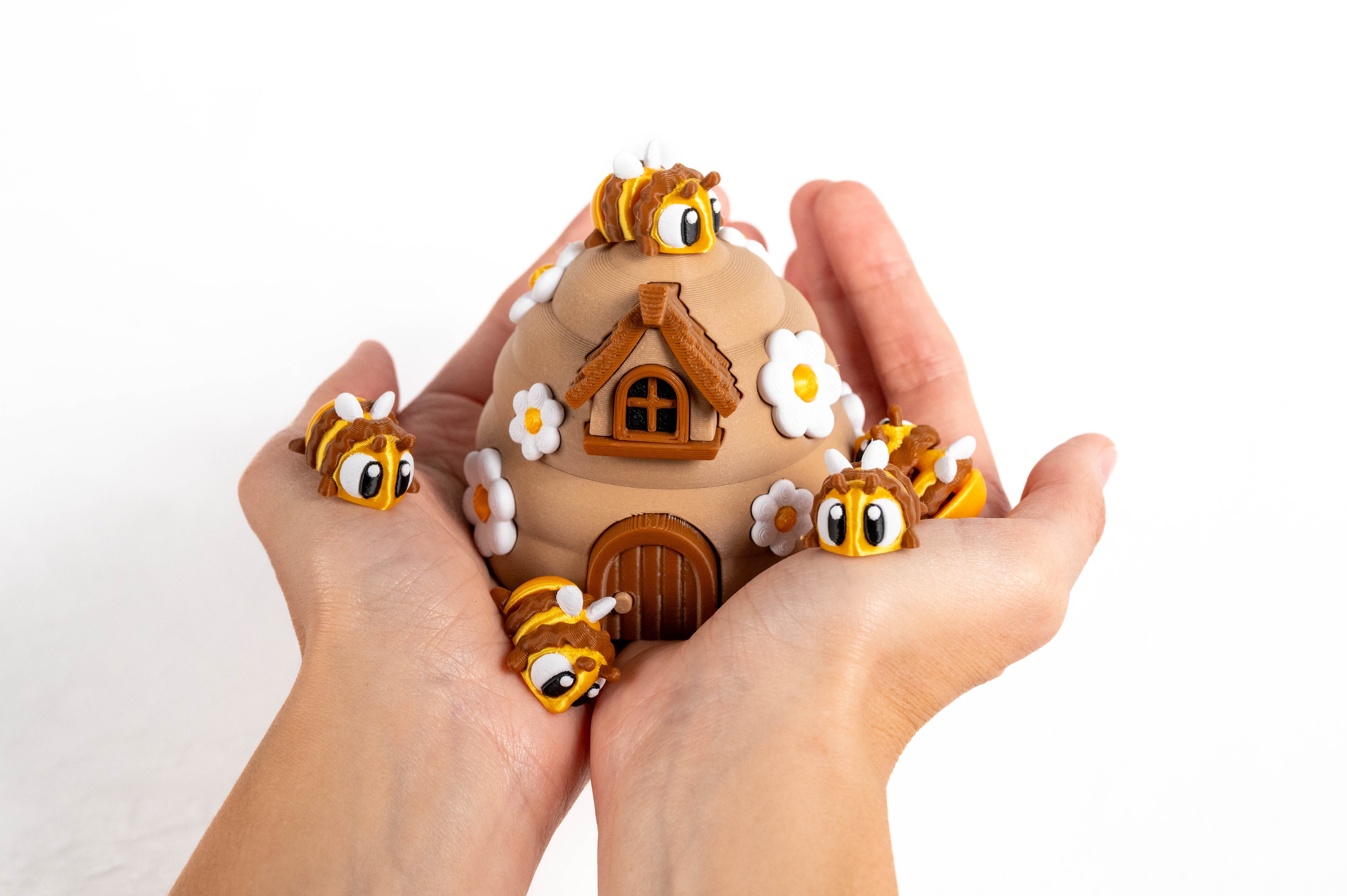 Beehive & 5 Bees