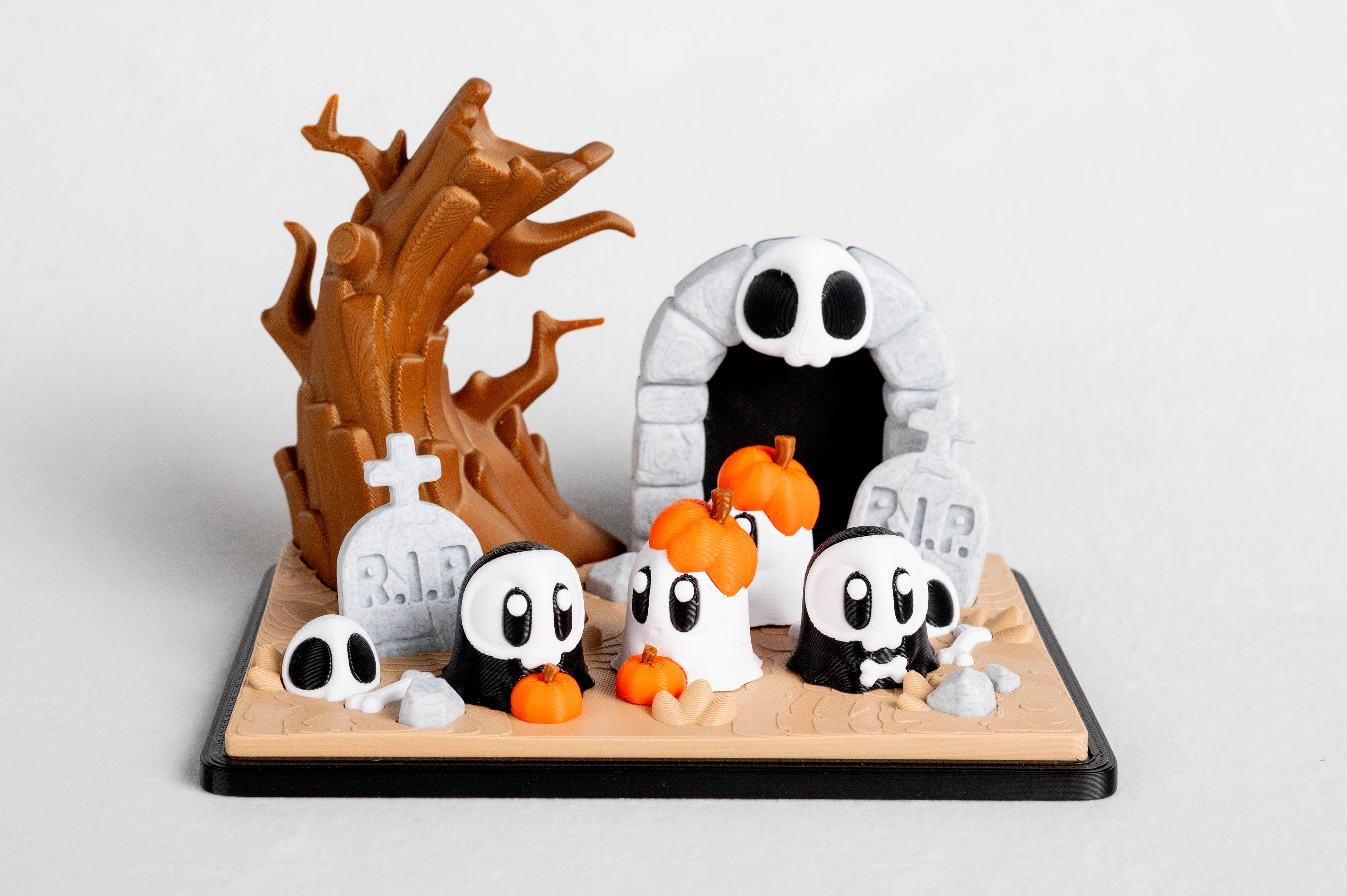 Ghost Graveyard & 4 Ghosts (Halloween Only)