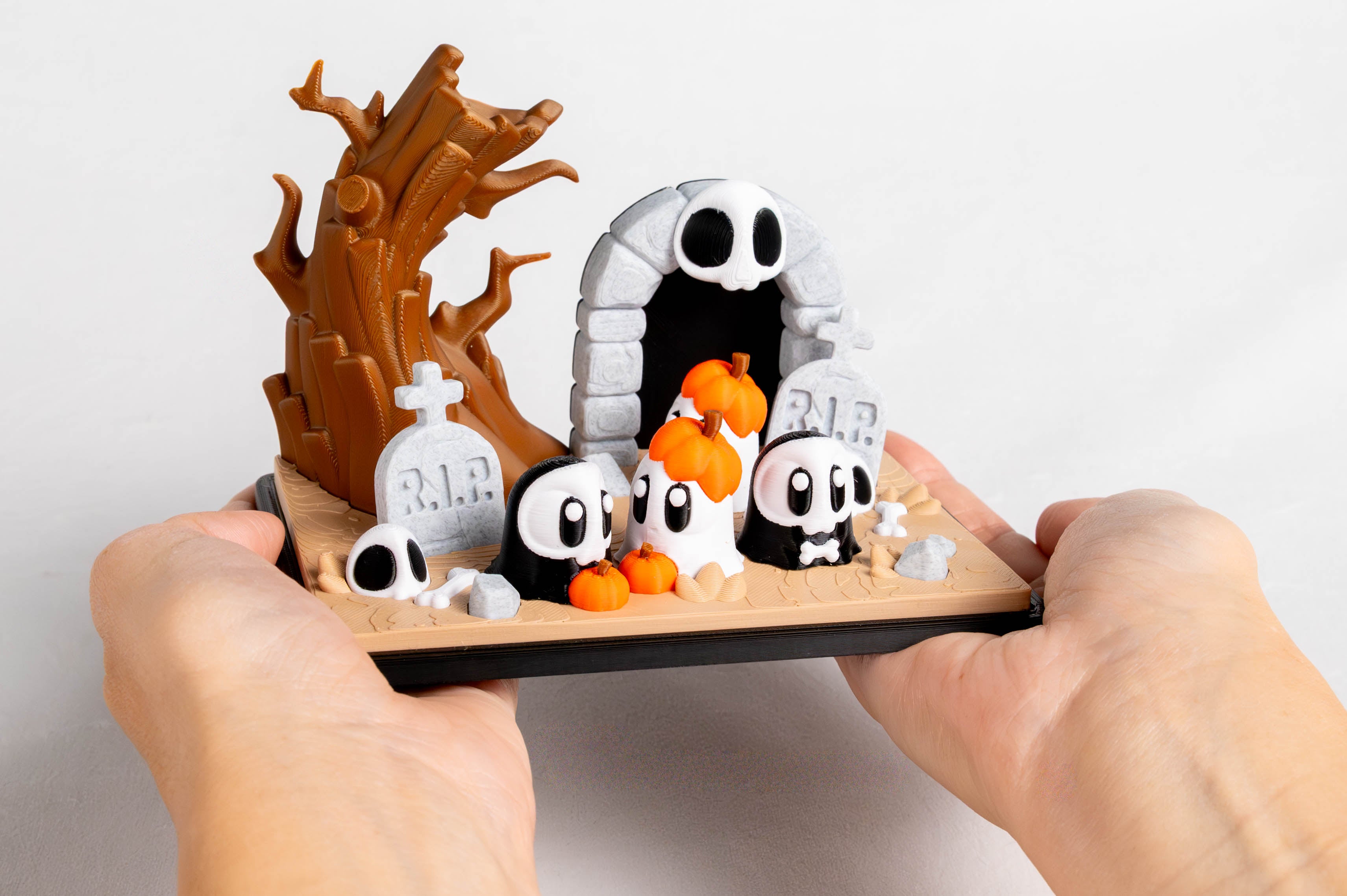 Ghost Graveyard & 4 Ghosts (Halloween Only)