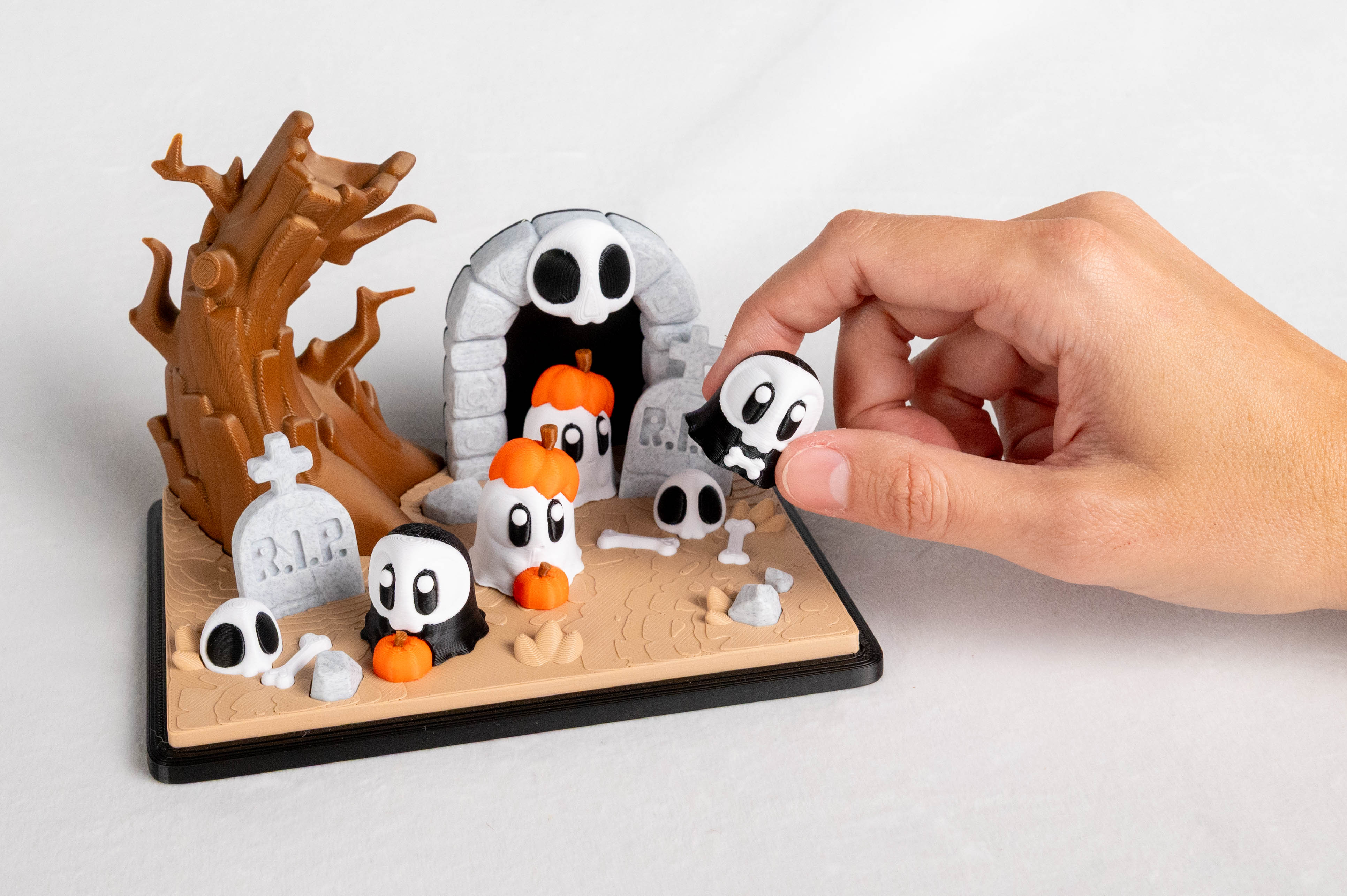 Ghost Graveyard & 4 Ghosts (Halloween Only)