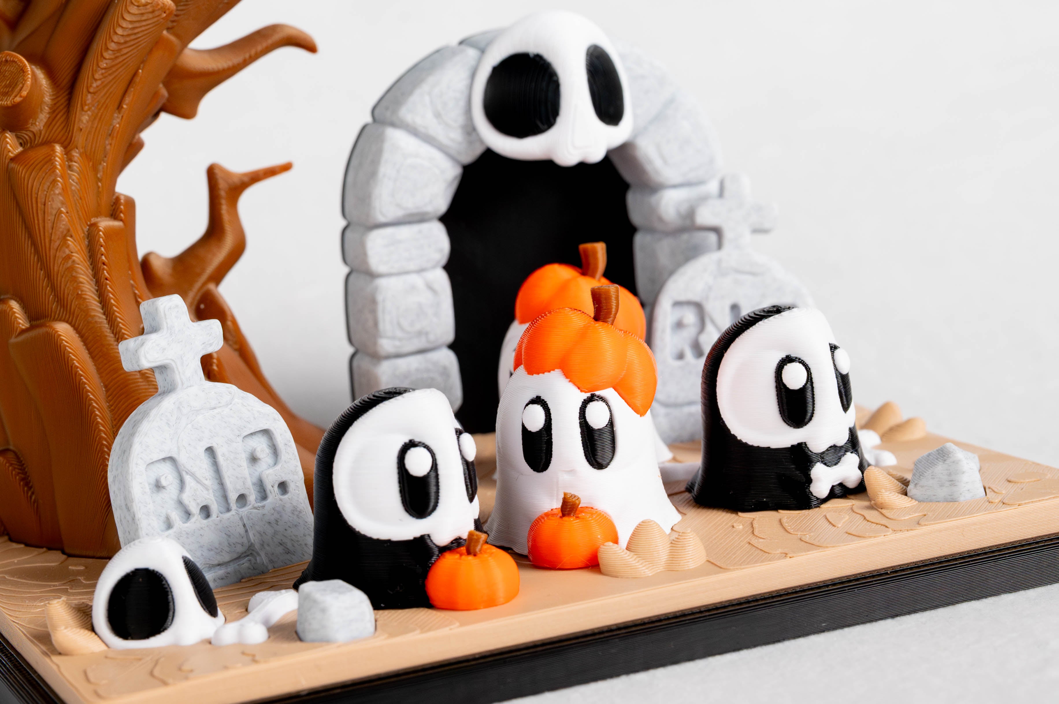 Ghost Graveyard & 4 Ghosts (Halloween Only)